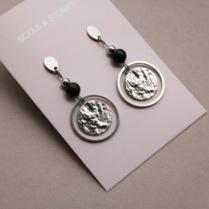 Ohrringe Silber mit Perle in Schwarz aus Naturstein und rundem Anhänger, Onyx Edelstein, Ohrstecker