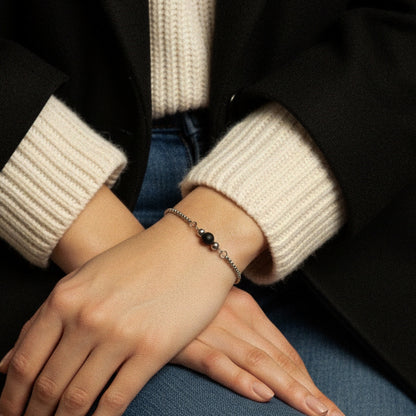 Armband in Silber mit kleiner Natursteinperle in Schwarz, Onyx, Edelstahl