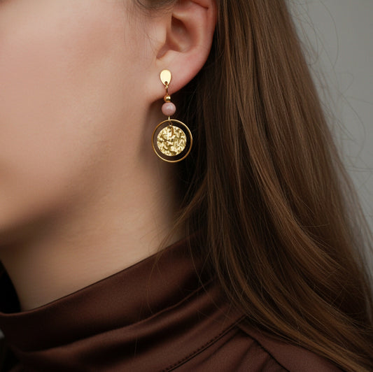 Ohrringe Gold mit Perle in Vintage Rosa aus Naturstein und rundem Anhänger