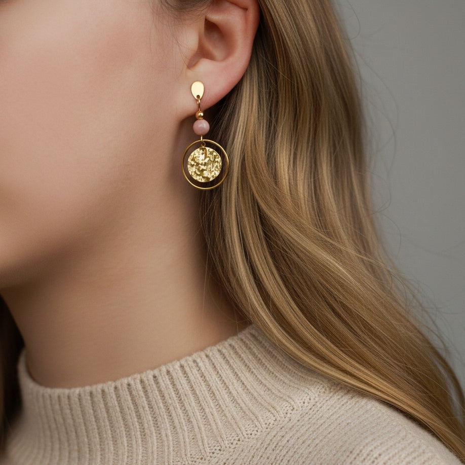 Ohrringe Gold mit Perle in Vintage Rosa aus Naturstein und rundem Anhänger