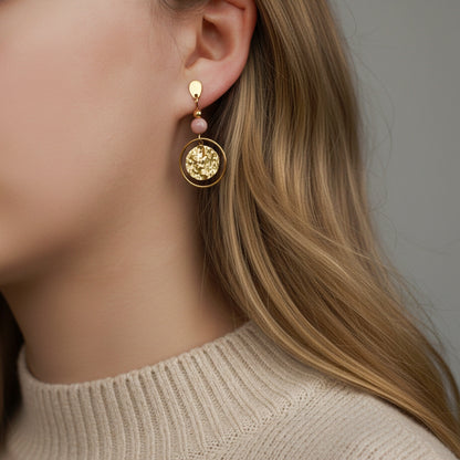 Ohrringe Gold mit Perle in Vintage Rosa aus Naturstein und rundem Anhänger