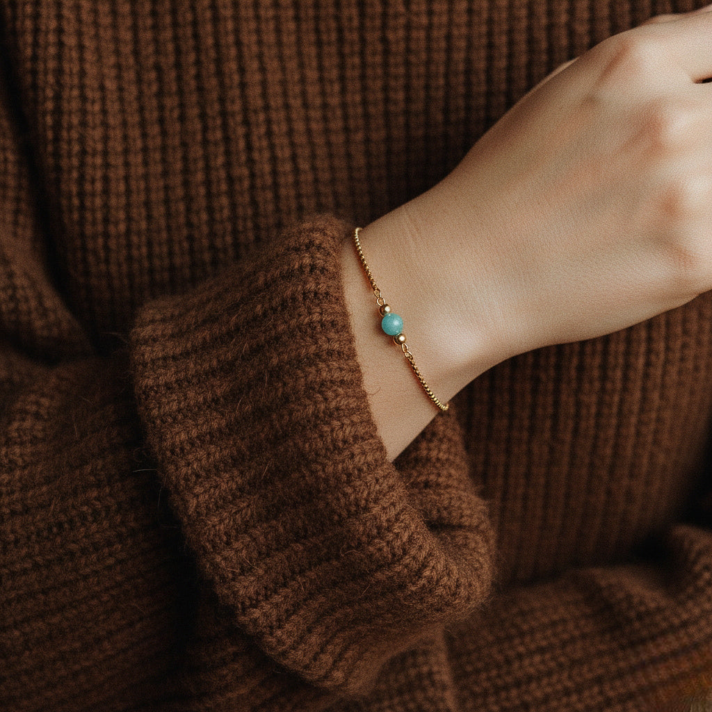 Armband in Gold mit kleiner Natursteinperle in Türkis, Edelstahl