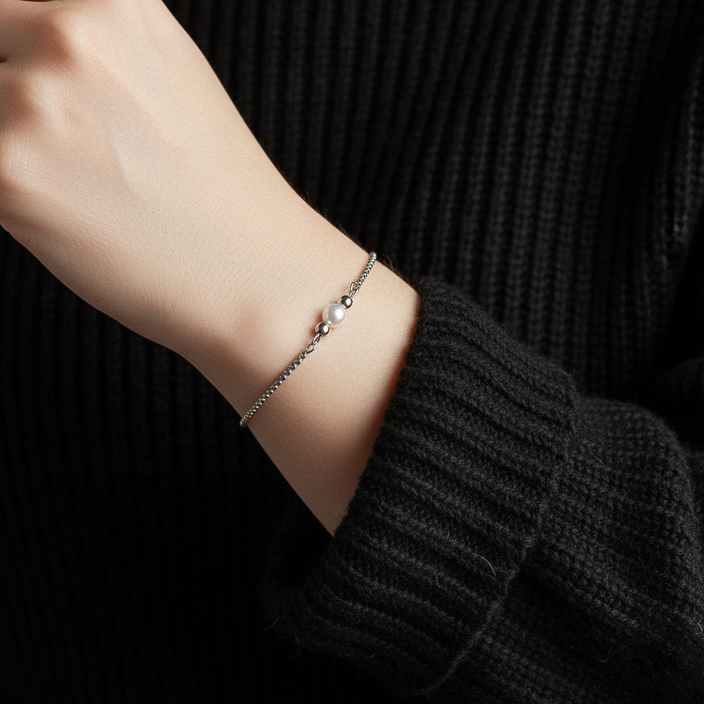 Armband in Silber mit kleiner Muschelkernperle, Edelstahl