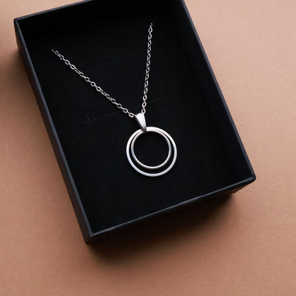 Halskette aus Edelstahl mit Doppelkreis-Anhänger