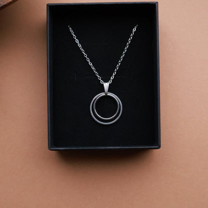 Halskette aus Edelstahl mit Doppelkreis-Anhänger