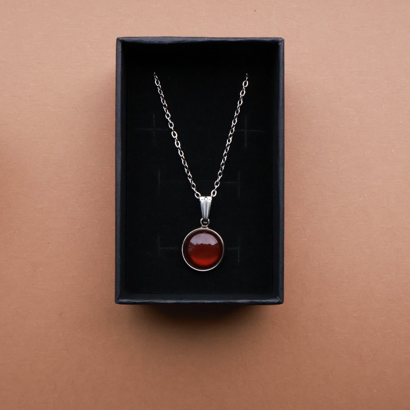 Silberne Halskette mit rundem Anhänger in Braun (1,2 cm), Edelstahl