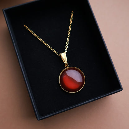 Goldene Halskette mit rundem Anhänger in Braun (2 cm), Edelstahl