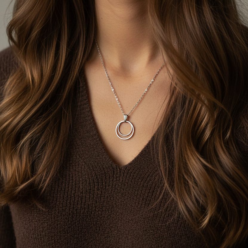 Halskette aus Edelstahl mit Doppelkreis-Anhänger