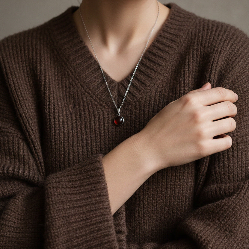 Silberne Halskette mit rundem Anhänger in Braun (1,2 cm), Edelstahl