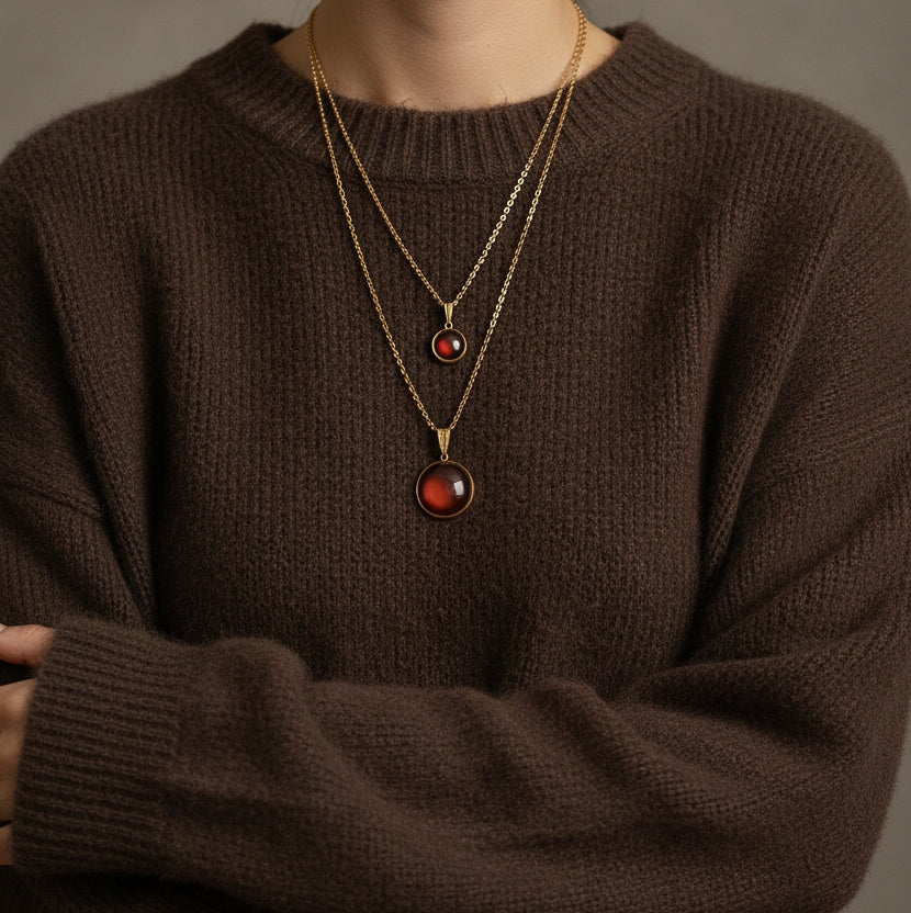 Goldene Halskette mit rundem Anhänger in Braun (2 cm), Edelstahl