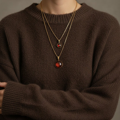 Goldene Halskette mit rundem Anhänger in Braun (2 cm), Edelstahl