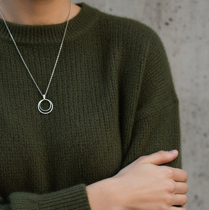 Halskette aus Edelstahl mit Doppelkreis-Anhänger