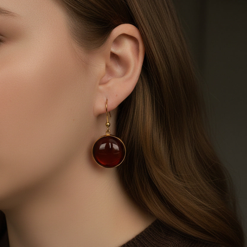 Ohrringe in Gold mit rundem braunen Stein aus Edelstahl (2 cm)