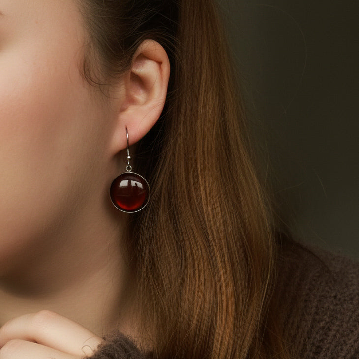 Ohrringe in Silber mit rundem braunen Stein aus Edelstahl (2 cm)