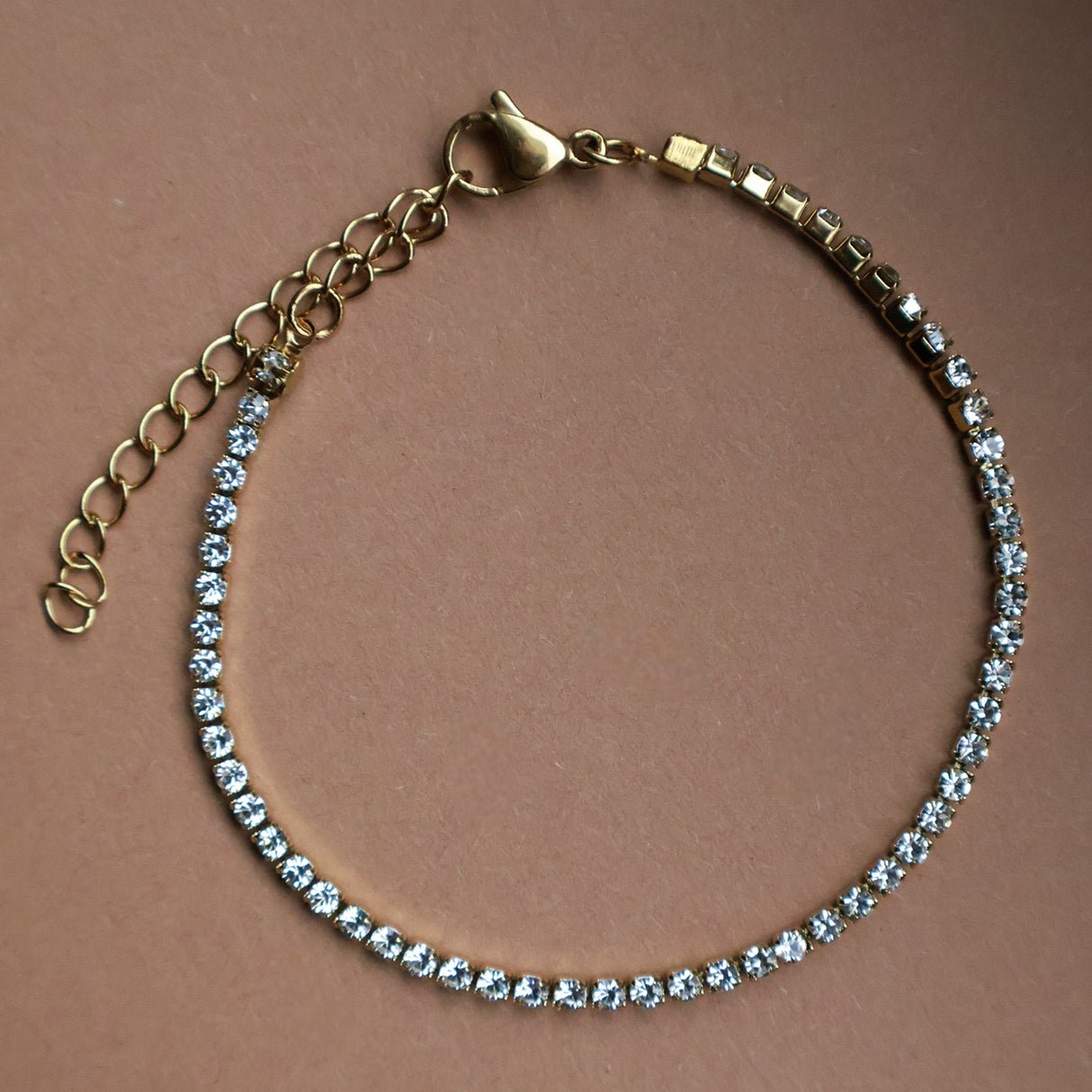 Funkelndes Tennisarmband in Gold aus Edelstahl