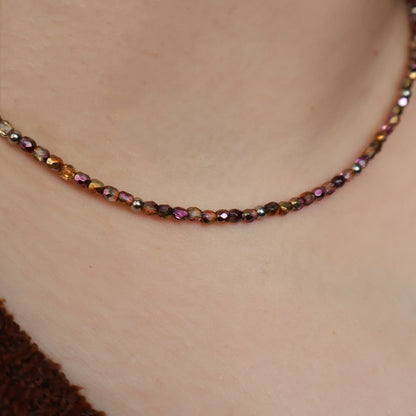 Halskette Ember in funkelnden Erdtönen, Handgefertigte Perlenkette aus Edelstahl in Silber