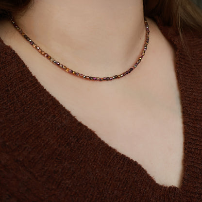 Halskette Ember in funkelnden Erdtönen, Handgefertigte Perlenkette aus Edelstahl in Silber