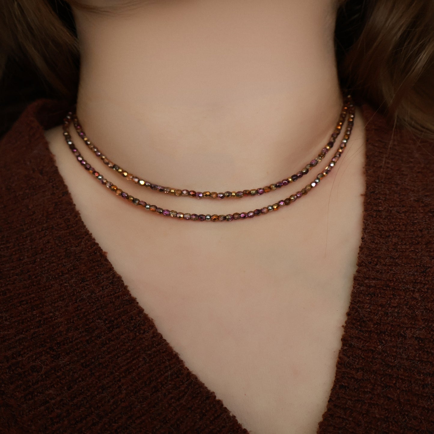 Halskette Ember in funkelnden Erdtönen, Handgefertigte Perlenkette mit vergoldetem Edelstahl