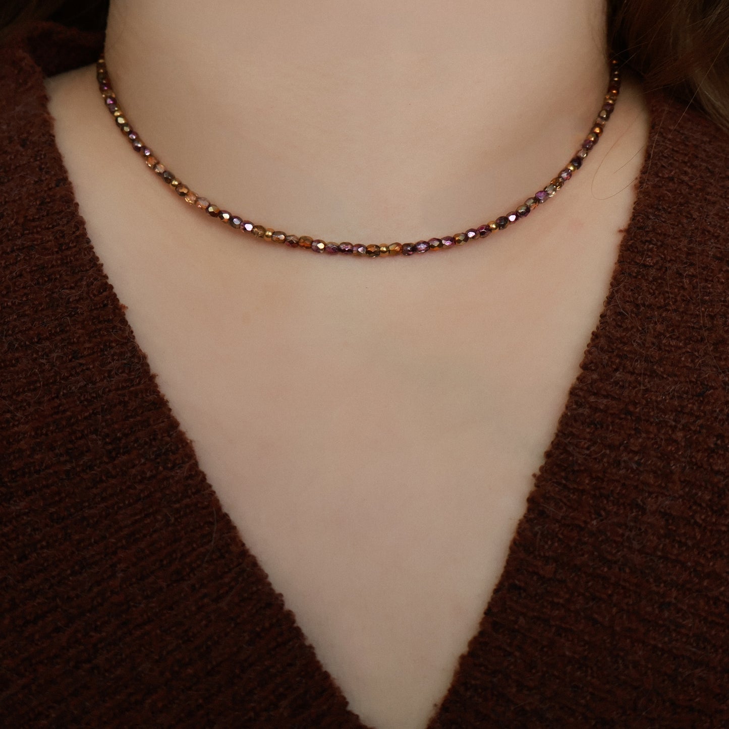 Halskette Ember in funkelnden Erdtönen, Handgefertigte Perlenkette mit vergoldetem Edelstahl