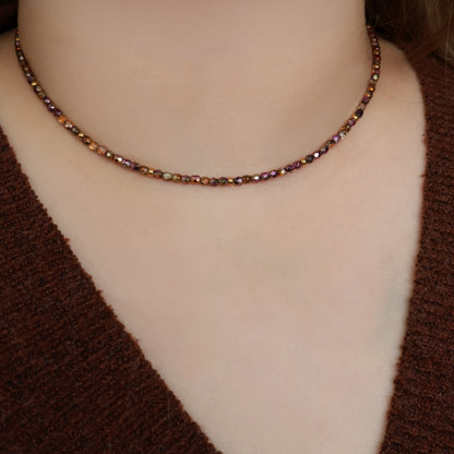 Halskette Ember in funkelnden Erdtönen, Handgefertigte Perlenkette mit vergoldetem Edelstahl