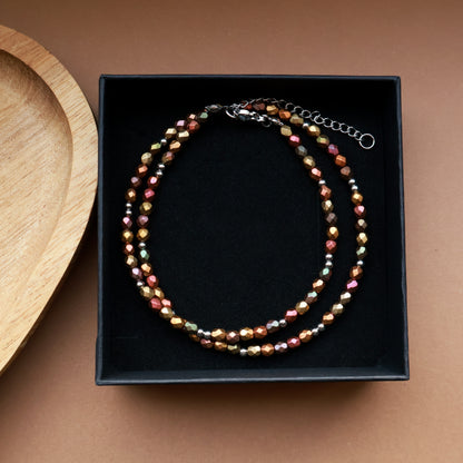 Perlenkette in warmen Erdtönen und Silber, Perlen mit Metallic-Matt Effekt