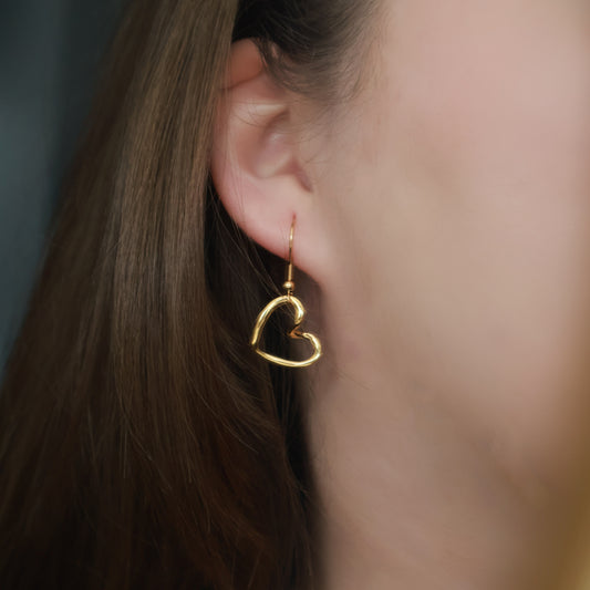 Herz Ohrringe in Gold aus Edelstahl, offenes Herz Design