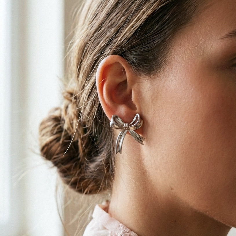 Schleifen-Ohrringe in Silber aus Edelstahl