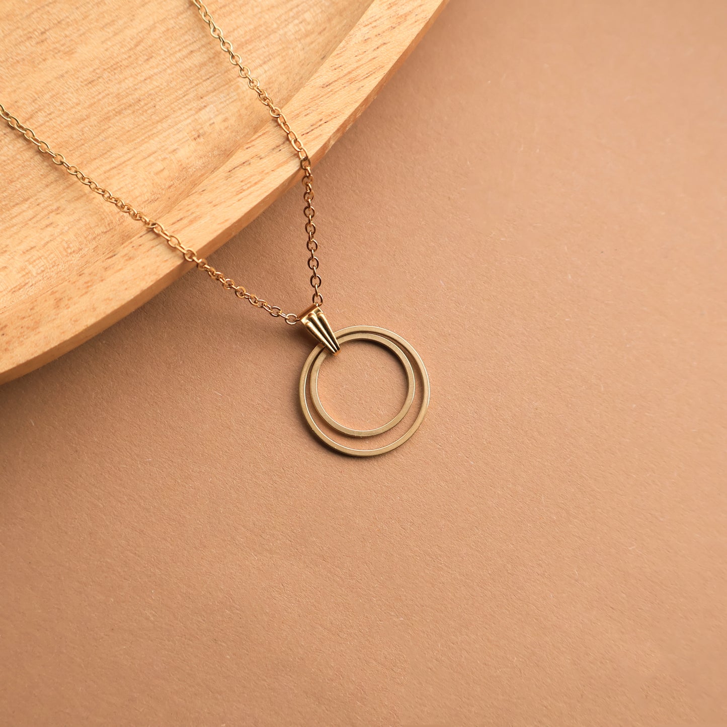 Halskette aus Edelstahl mit Doppelkreis-Anhänger, Gold