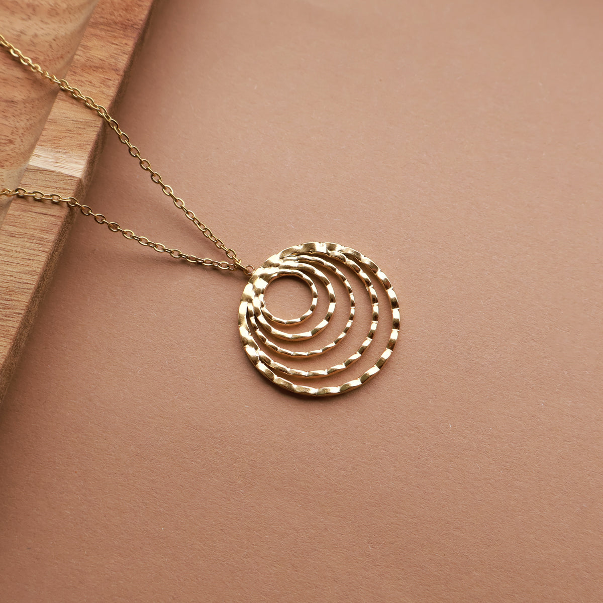 Lange Goldkette mit großem Kreis-Anhänger, Edelstahl