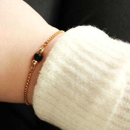 Armband in Gold mit kleiner Natursteinperle in Schwarz, Edelstahl