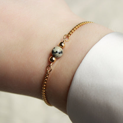 Armband in Gold mit kleiner Natursteinperle Dalmatiner Jaspis,Edelstahl