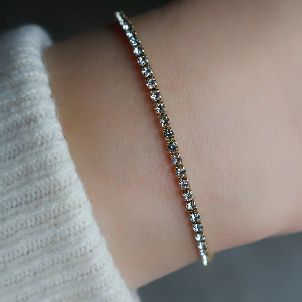 Funkelndes Tennisarmband in Gold aus Edelstahl