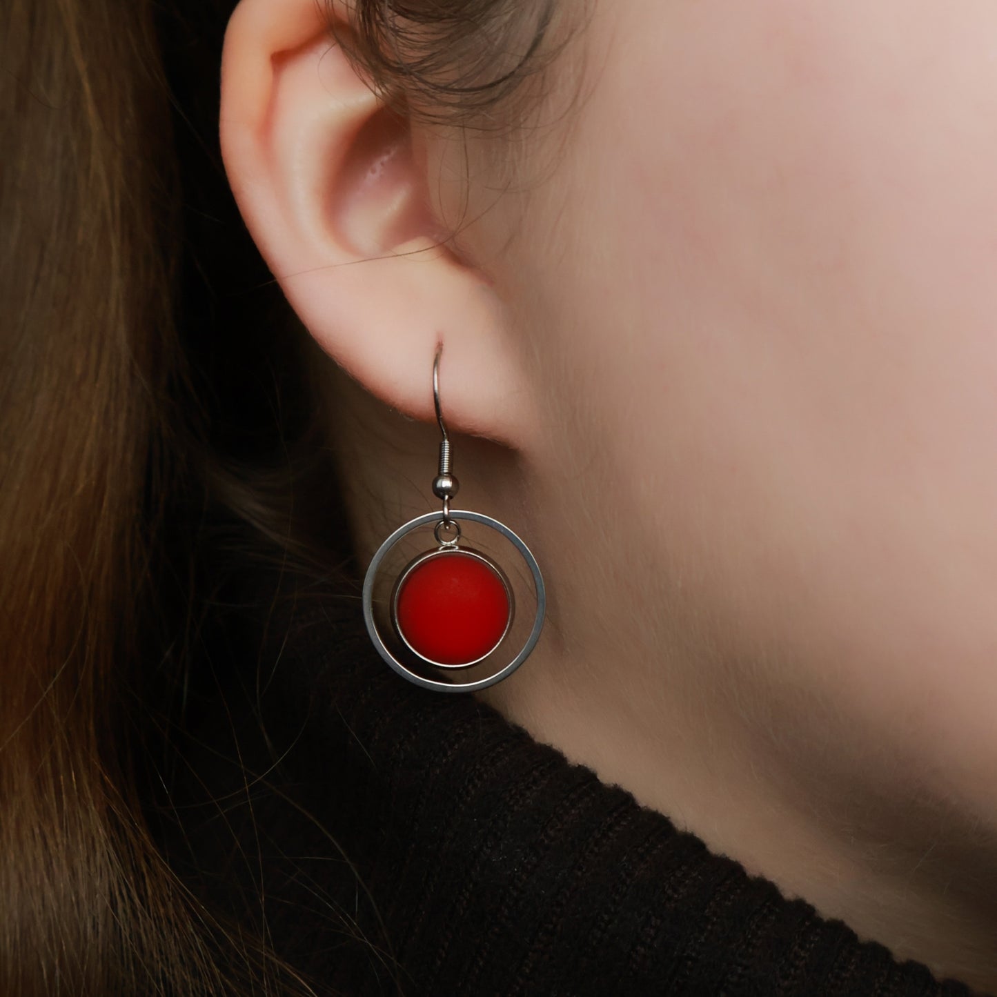 Ohrringe Silber und Rot Matt mit Kreis Anhänger, Edelstahl