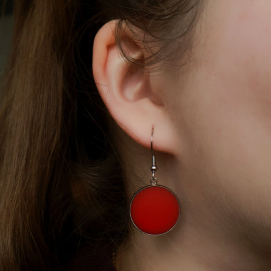 Runde Ohrringe in Rot Matt und Silber aus Edelstahl