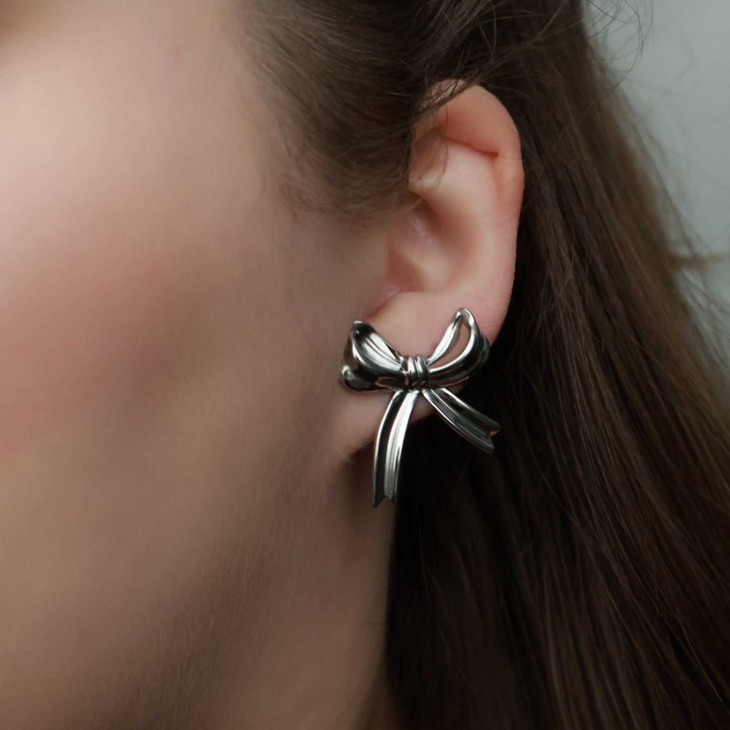 Schleifen-Ohrringe in Silber aus Edelstahl