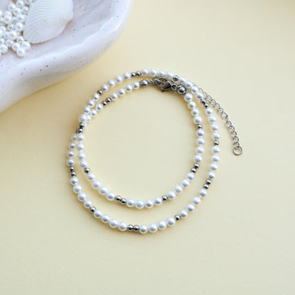 Perlenkette in Weiß und Silber aus Edelstahl und Muschelkernperlen