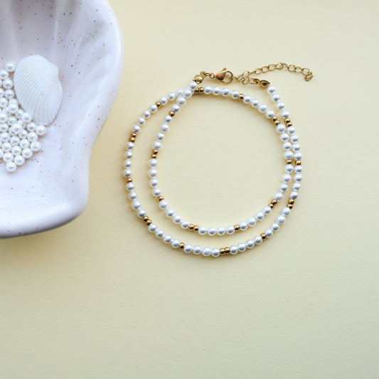 Perlenkette in Weiß und Gold aus Edelstahl und Muschelkernperlen