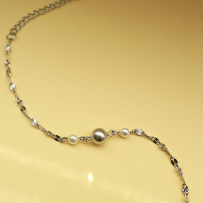 Edelstahl Perlenarmband mit Muschelkernperlen, Armband in Silber, Hellgrau und Perlweiß