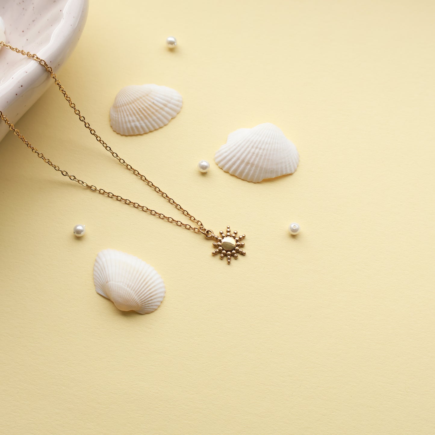 Halskette mit Sonnenanhänger aus Edelstahl in Gold