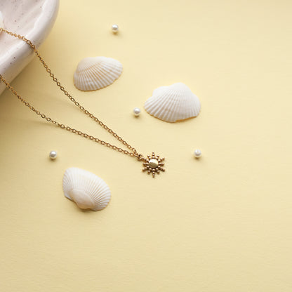 Halskette mit Sonnenanhänger aus Edelstahl in Gold