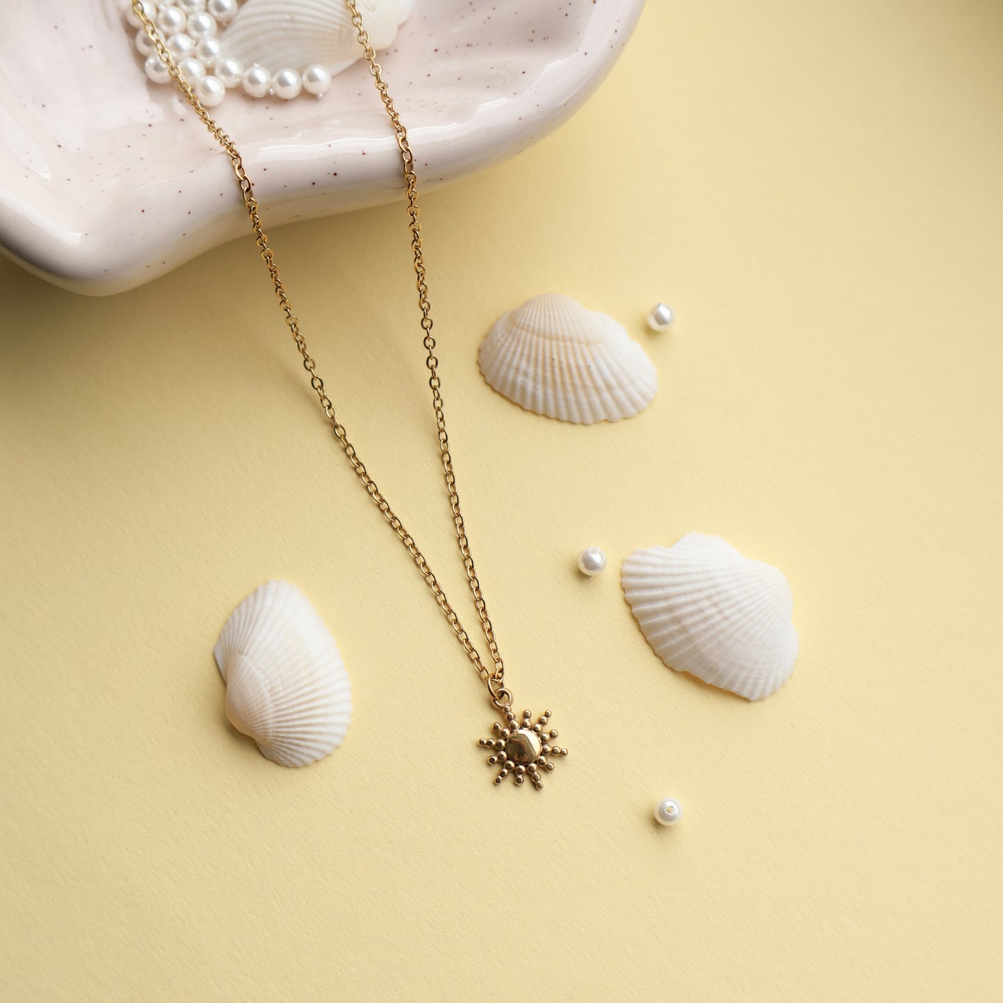 Halskette mit Sonnenanhänger aus Edelstahl in Gold
