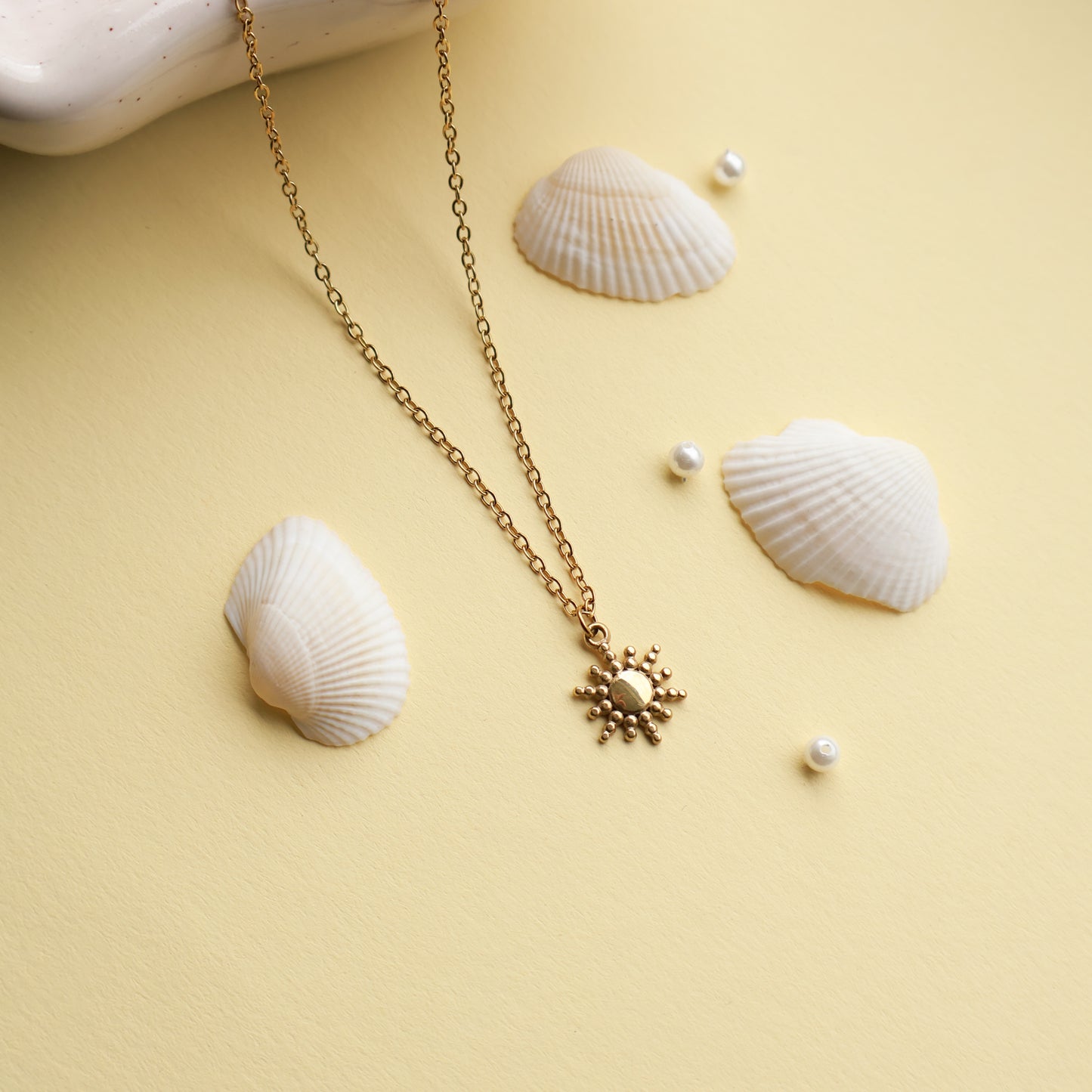 Halskette mit Sonnenanhänger aus Edelstahl in Gold