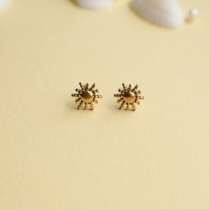 Mini Sonnen Ohrstecker aus Edelstahl in Gold