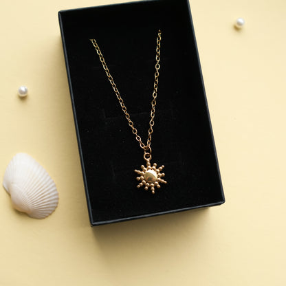 Halskette mit Sonnenanhänger aus Edelstahl in Gold