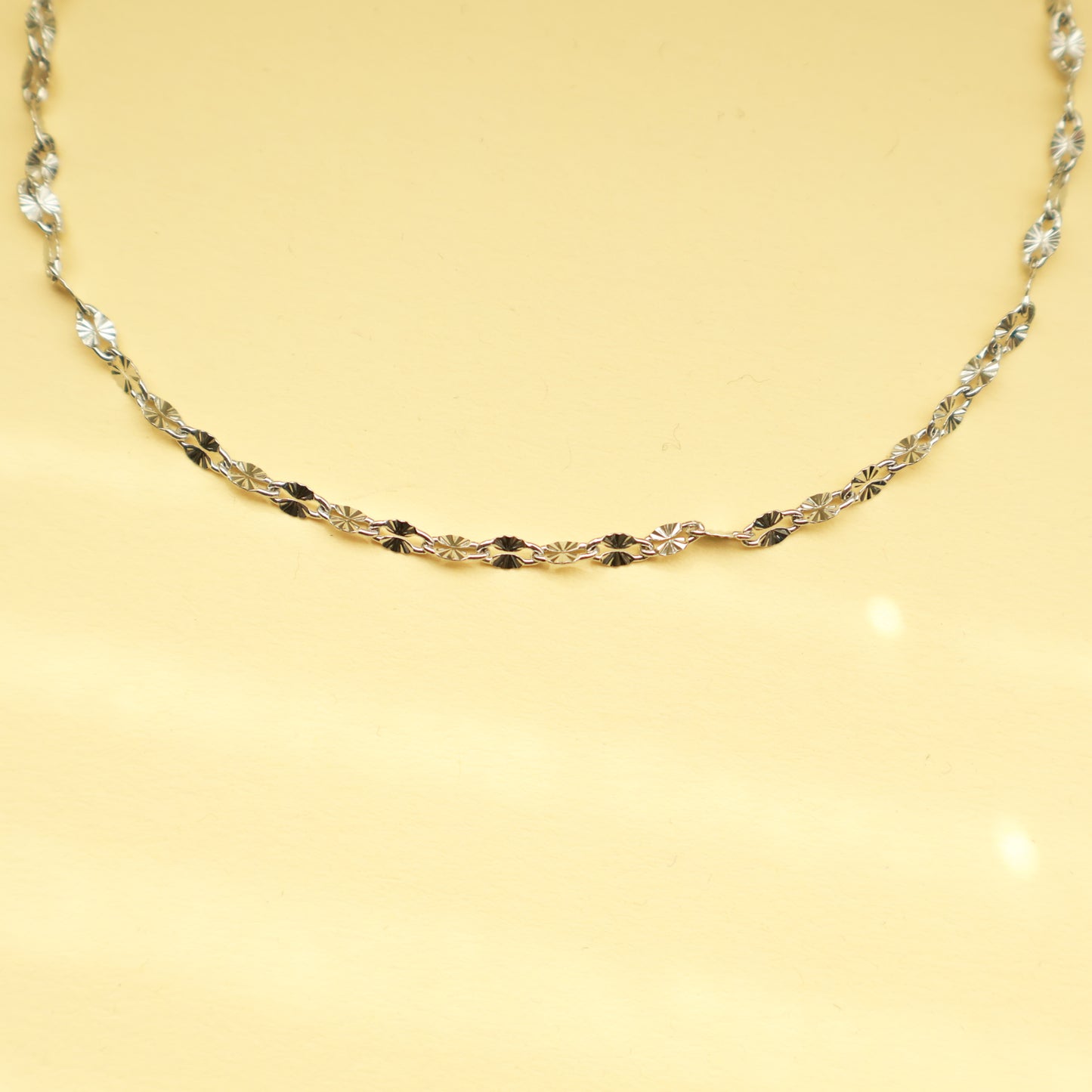 Silber Fußkettchen aus Edelstahl, filigraner Fußschmuck mit funkelnden Details