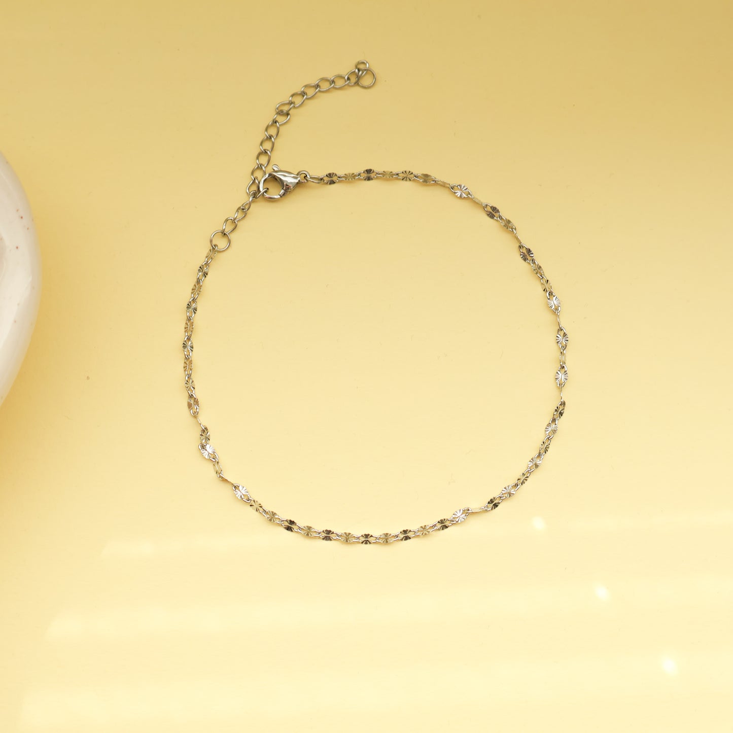 Silber Fußkettchen aus Edelstahl, filigraner Fußschmuck mit funkelnden Details