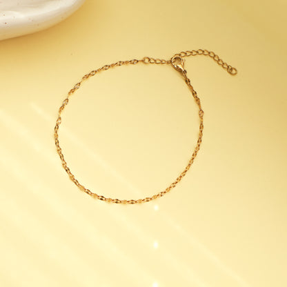 Gold Fußkettchen aus Edelstahl, filigraner Fußschmuck mit funkelnden Details