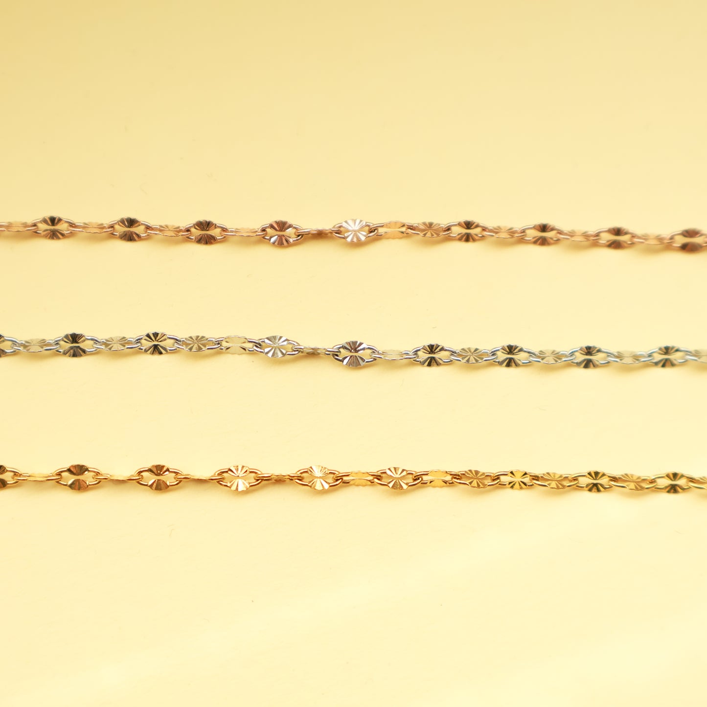 Silber Fußkettchen aus Edelstahl, filigraner Fußschmuck mit funkelnden Details