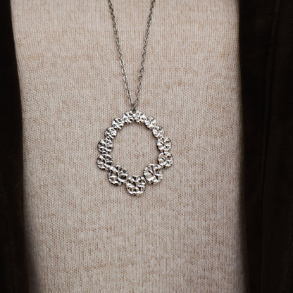 Lange Halsketten in Silber mit großem Anhänger, Edelstahl