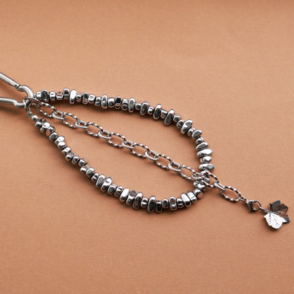 Taschenanhänger aus Edelstahl und Hämatitperlen in Silber mit mit 2 wechselbaren Anhängern